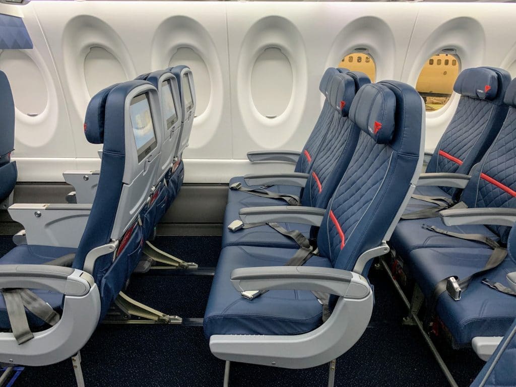 #3- Great Simple Guide to Economy and Premium Economy Seats 1